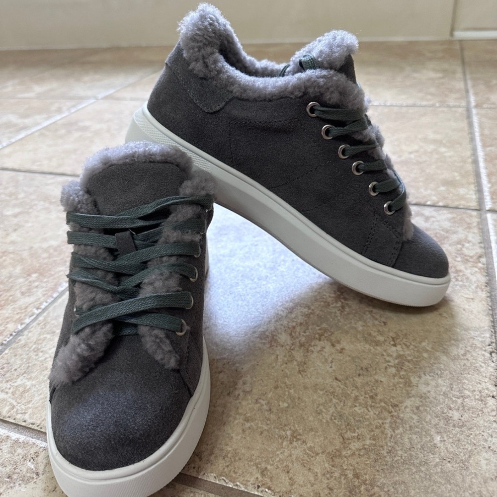 Cloud 9 Gray Cozy Sheepskin Sneakers